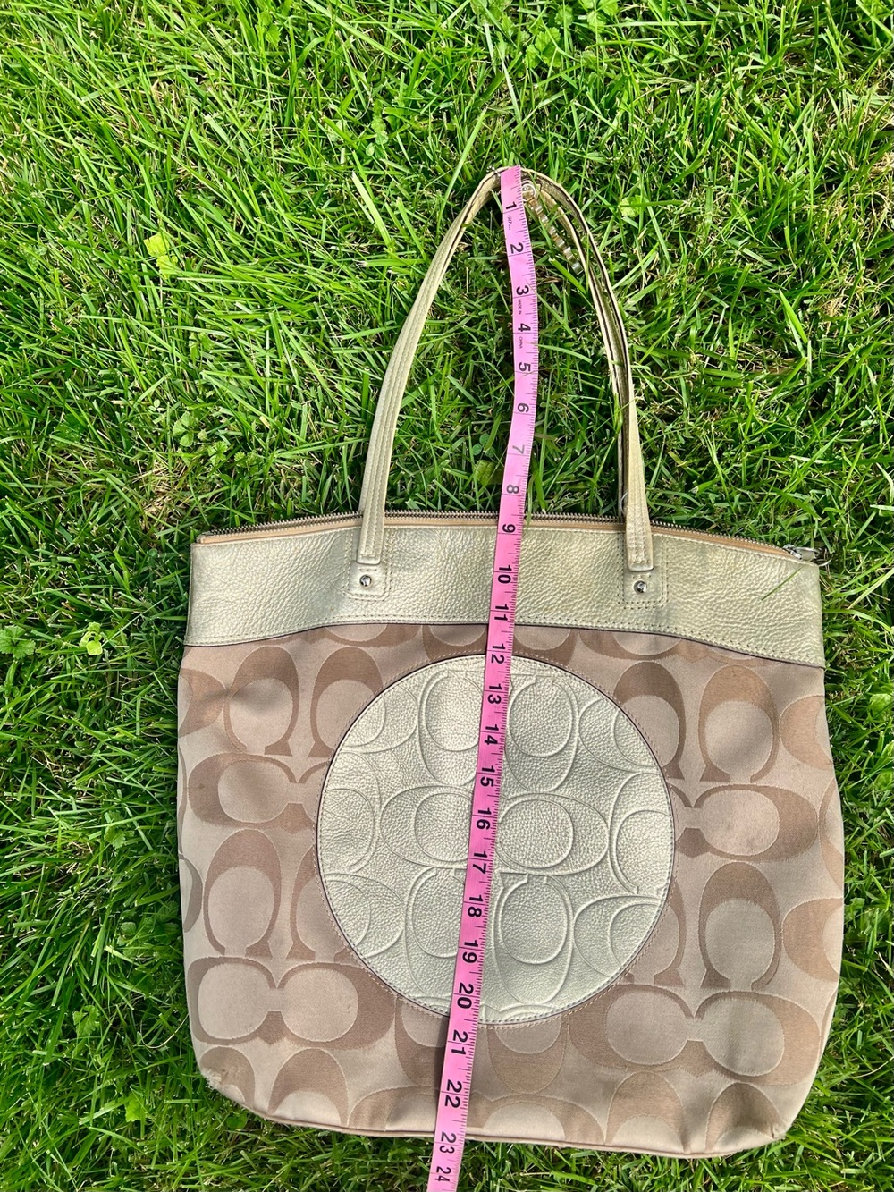 Authentic Coach Large Tote Patchwork Signature Canvas Gold Beige y2k Keychains - Picture 6 of 15